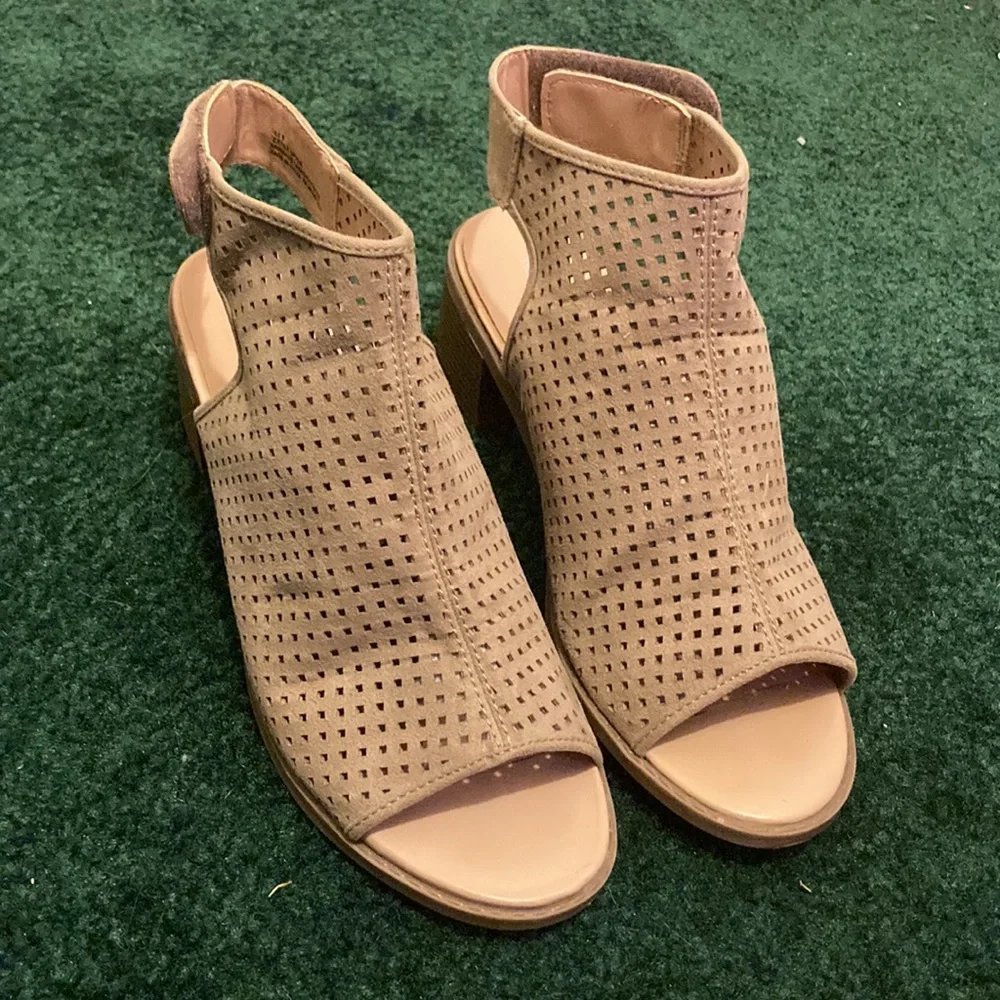 Heals - Picture 3 of 3